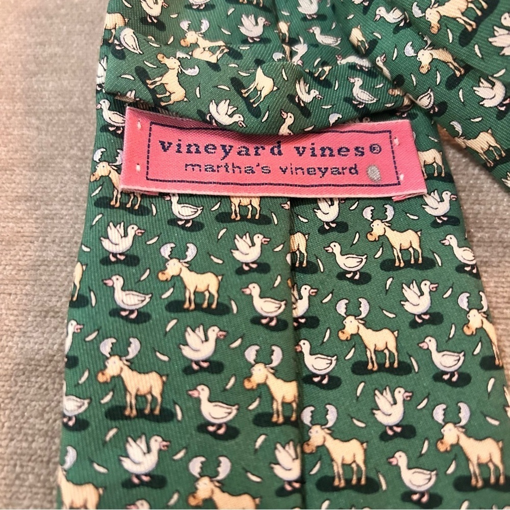 Vineyard Vines green Moose and Duck silk tie